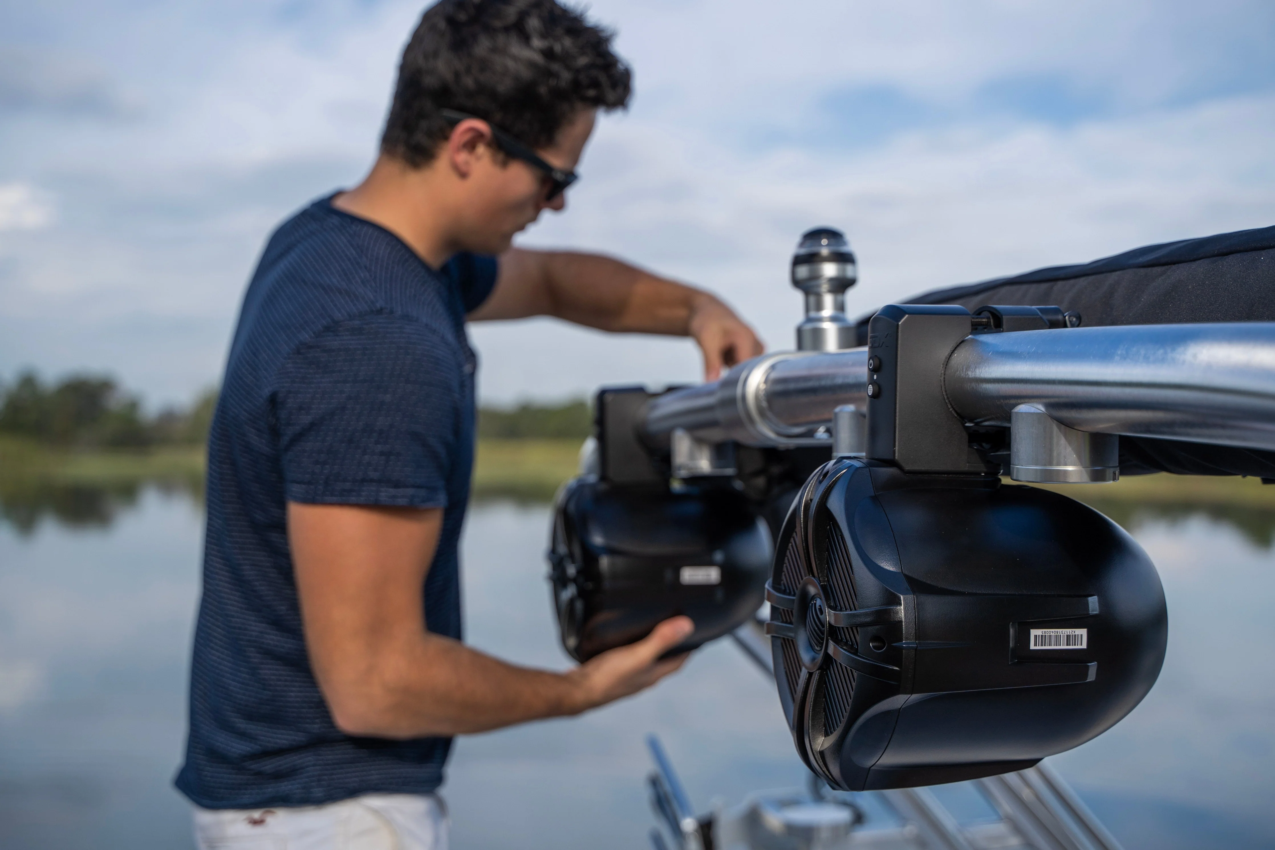 350 Watts Full Wireless 6.5" Wakeboard/Marine Speaker System - Image 15