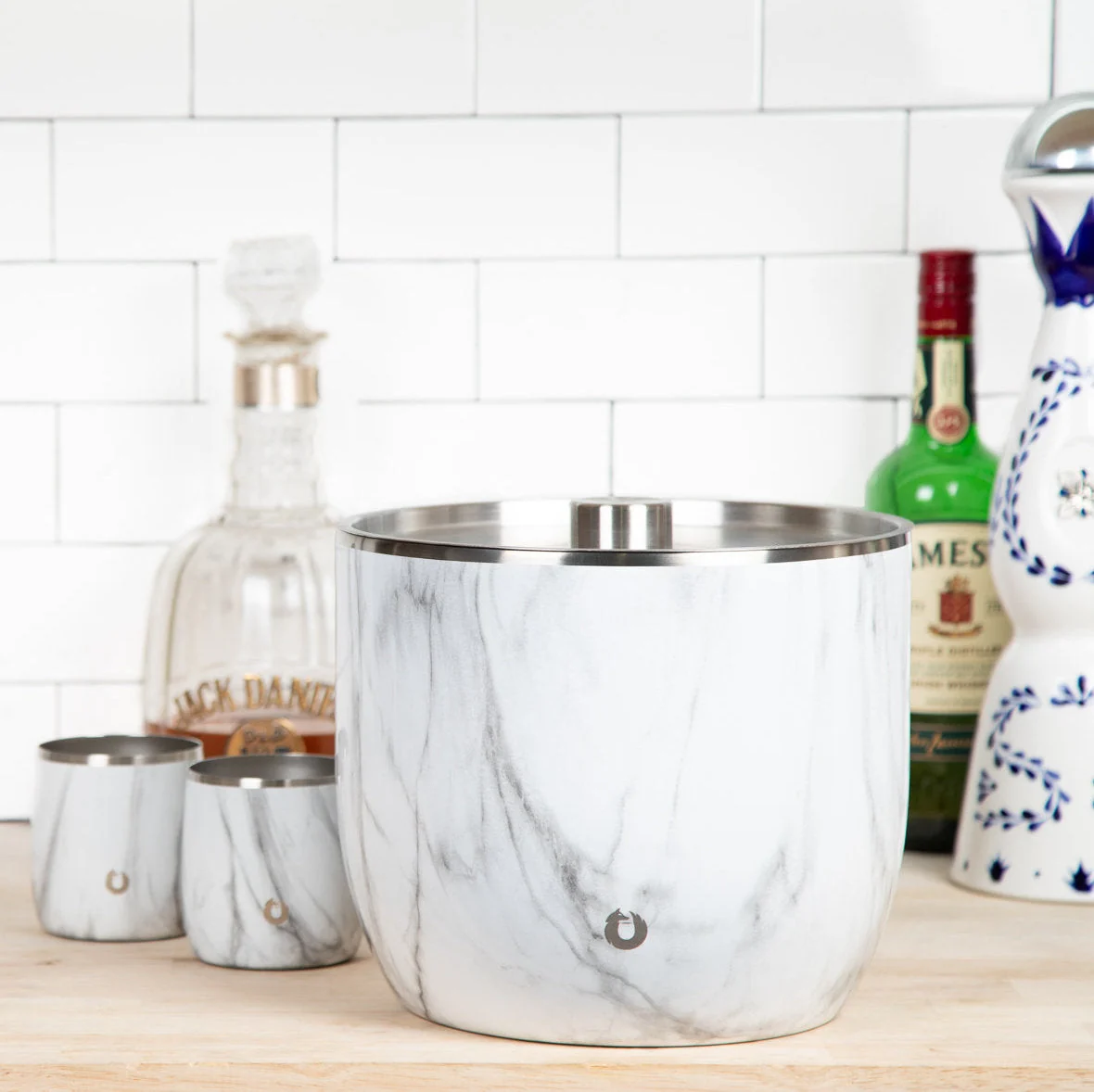 Extra Large Ice Bucket with Lid and Ice Scoop, Dark Walnut - Image 4