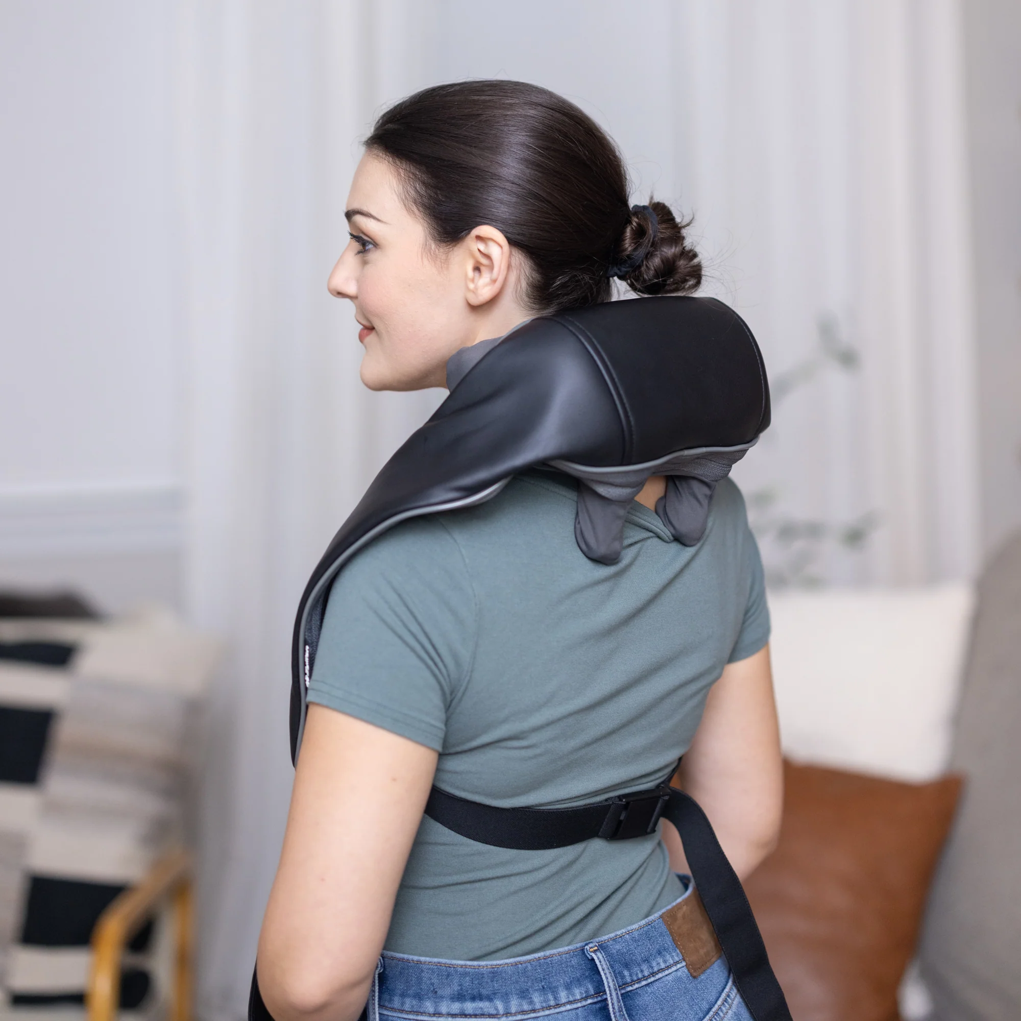 4D Shiatsu Neck and Shoulder Massager with Heat - Image 10